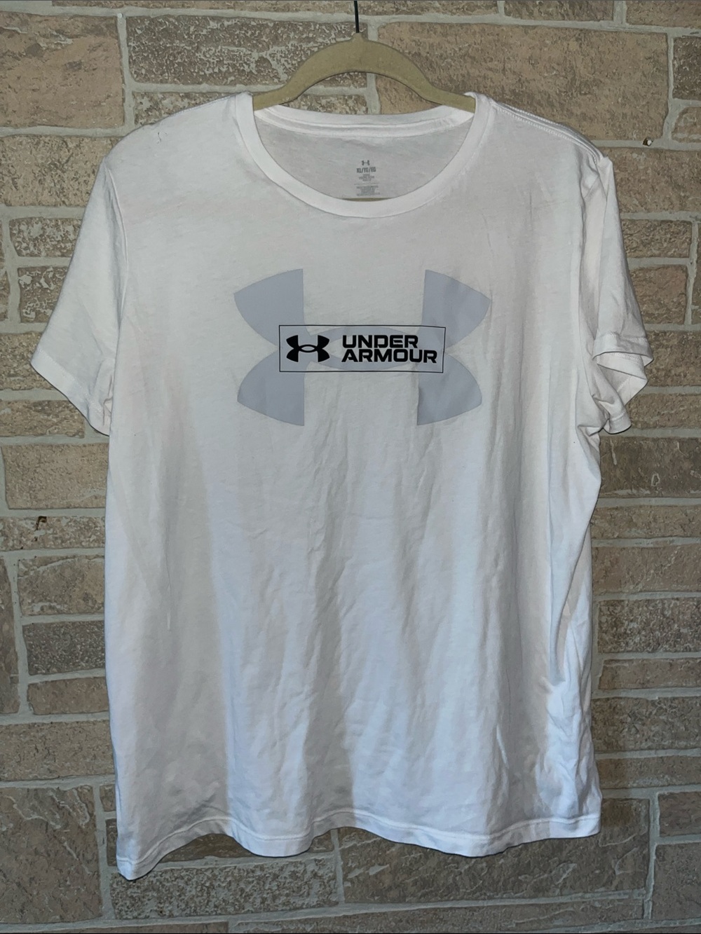 Under Armour White Short Sleeve Logo Tee with Gray Graphic